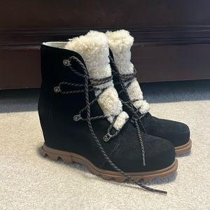 Sorel Joan of Arch wedge 3 lace cozy in black size 9.5